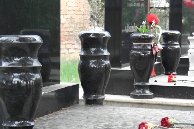 Qəbiristanlıqdan 4 ədəd mərmər güldan oğurladı, bir ay həbsdə yatacaq