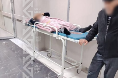 Gəncədə oma sümüyü çıxan uşağa 4 saat yardım göstərilmədi, ailəsi nazirliyə zəng etdi - İDDİA