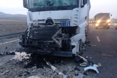 Bakı-Qazax yolunda yük maşınları toqquşdu, Türkiyə vətəndaşı yaralandı - FOTO/VİDEO