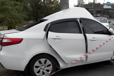 "Kia" işıq dirəyinə çırpıldı, xəsarət alan var
