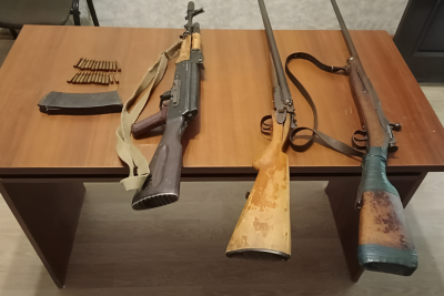 Azərbaycanda avtomatlar, tüfənglər tapıldı