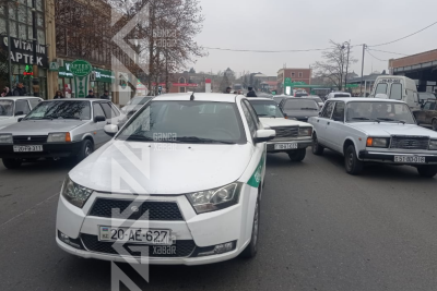 Gəncədə zəncirvari qəza: Dörd avtomobil toqquşdu - FOTO/VİDEO