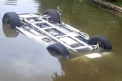 Yevlaxda maşın kanala düşdü - Sürücü yaralandı