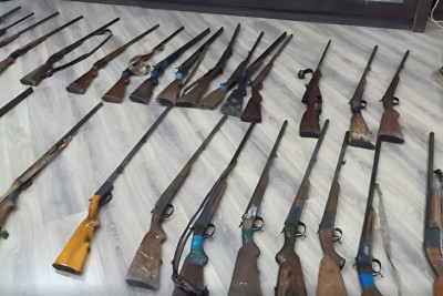 Gəncədəki qanunsuz silahlar polisə verildi - VİDEO