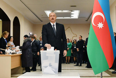 Prezident 1 saylı seçki məntəqəsində səs verib - FOTO