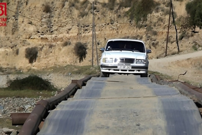 Sakinlər TƏHLÜKƏDƏ: 45 ildir qəzalı vəziyyətdə olan körpü UÇDU