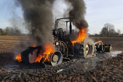 Ağstafada traktor yanıb