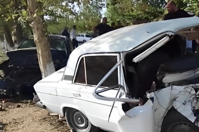 İki maşın toqquşdu, yaralanan var