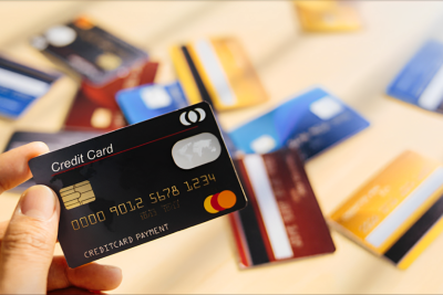 Kredit kartları ilə aparılan əməliyyatların həcmi 8 milyard manatı ötüb