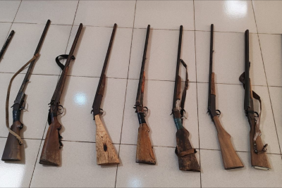 Qanunsuz saxlanılan silahlar polisə təhvil verildi