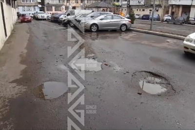 Gəncədə bu küçədə kanalizasiya mütəmadi daşır, vəziyyət acınacaqlıdır - VİDEO