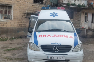 Gəncədə bağlı qapı arxasında tapılan şəxs xəstəxanada ölüb