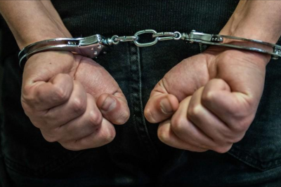 Qohumunun evindən oğurluq etdi, sonra da evini yandırdı