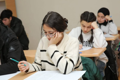 Fənn olimpiadalarının yarımfinal turniri baş tutub