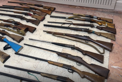 Qanunsuz saxlanılan silahlar polisə təhvil verilib