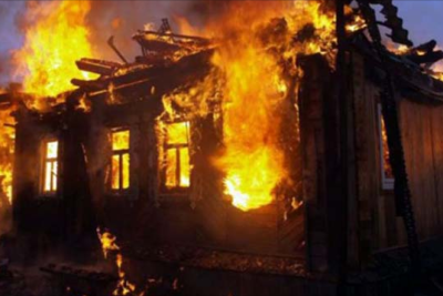 Gədəbəydə 4 otaqlı ev yanaraq külə dönüb