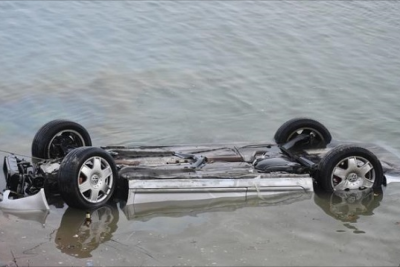 Bakı-Qazax yolunda maşın kanala aşıb