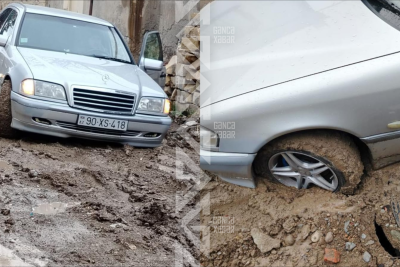 Gəncədə maşınlar palçıqda batıb - VİDEO