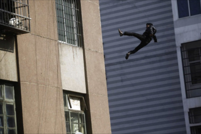 Yevlaxda özünü binadan atan yeniyetmə sağ qaldı