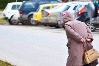 59 yaşlı qadını maşın vuraraq öldürdü