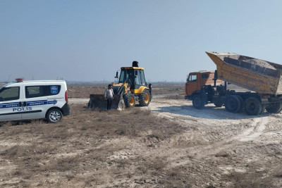 Gəncədə qanunsuz qum-çınqıl daşıyanlar cərimələnib