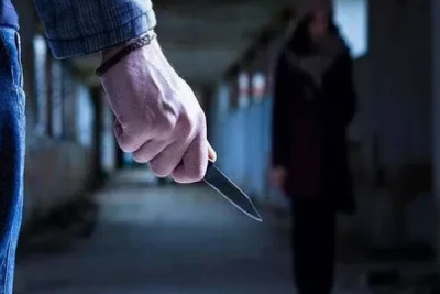 Qızına bıçaqla xəsarət yetirən ata saxlanılıb