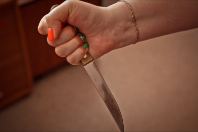 Məktəbdə valideyn bıçaqla müəllimə xəsarət yetirib - YENİLƏNİB