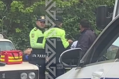 Gəncədə polislər sürücünü xilas ediblər - VİDEO