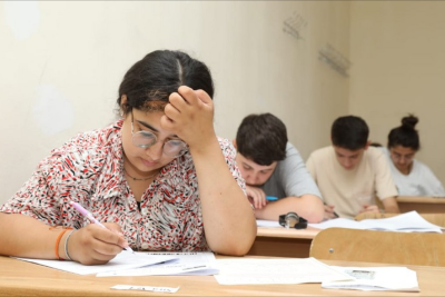 Bazar günü 9-cu sinif şagirdləri buraxılış imtahanı verəcək