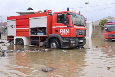 Su basmış yerlərdə köməksiz vəziyyətdə qalmış 135 nəfər təxliyə olunub