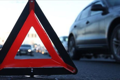 Ağstafada minik maşını daşa çırpılıb, xəsarət alanlar var