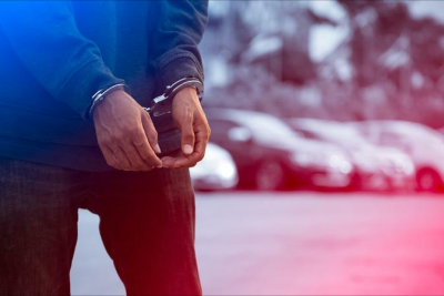 BAZARDA DƏHŞƏT: Əmisi qızının boğazını kəsənə 14 İL HƏBS