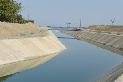 Kanal daşdı, həyətyanı əraziləri su basdı