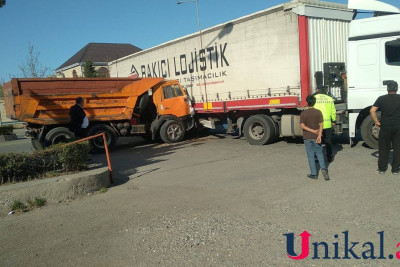 İki yük maşını toqquşub