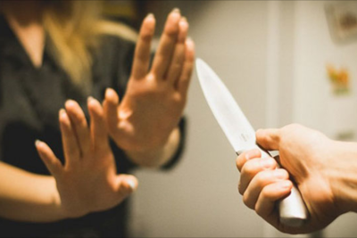 49 yaşlı qadın bıçaqlandı, 2 nəfərin izahatı alındı