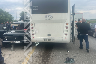 Yevlaxda avtobusla minik avtomobili toqquşdu - Xəsarət alanalar var