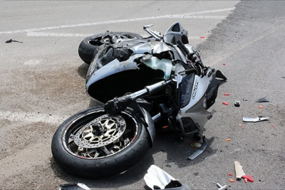 Gəncədə motosikletçi qəzaya düşdü