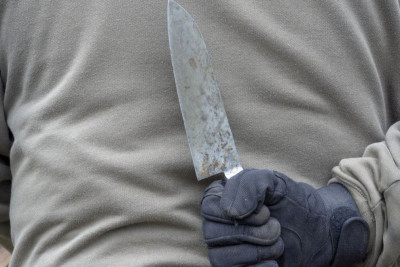 Kafedə iki nəfər bıçaqlanıb