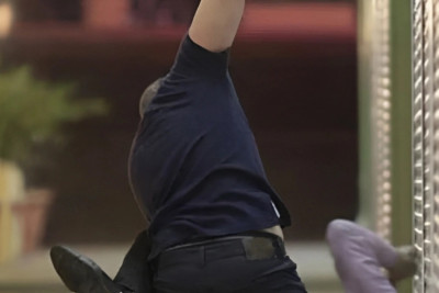 Kürəkən onu döyən qayınatadan təzminat alıb