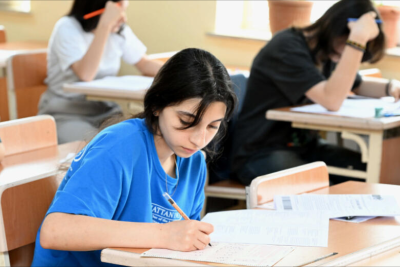 Gəncədə neçə nəfər 600-dən yuxarı bal toplayıb?