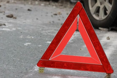 Sürücü yük maşınını hasara çırpdı, xəsarət aldı