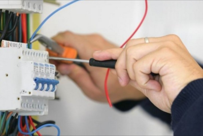 59 yaşlı şəxsi elektrik cərəyanı vuraraq öldürüb