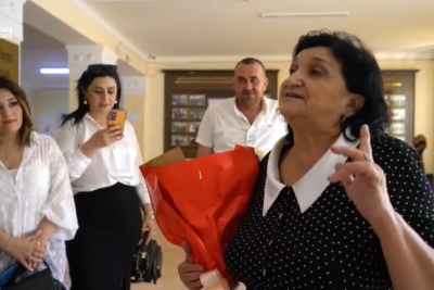 Gəncədə şagirdlərin müəllimələrinə sədaqəti - VİDEO