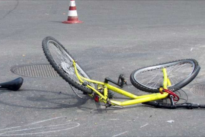 Velosipeddən yıxılan yeniyetmə ağır xəsarət alıb