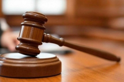 Taxta ilə bacısını döyən kişinin cinayət işinə xitam verilib