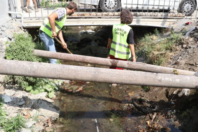 Gəncədə su arxları və küçələr təmizlənib - FOTO