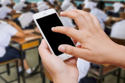 Bütün məktəblərdə telefon qadağan ediləcək - RƏSMİ