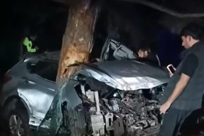 Maşın ağaca çırpıldı, iki nəfər öldü