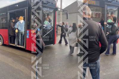 Gəncə sakinləri saatlarla "BakuBus"ları gözləyir - FƏRYAD