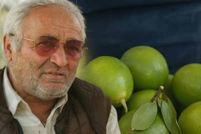 Limon satan kişinin hesabında bir milyon manat var